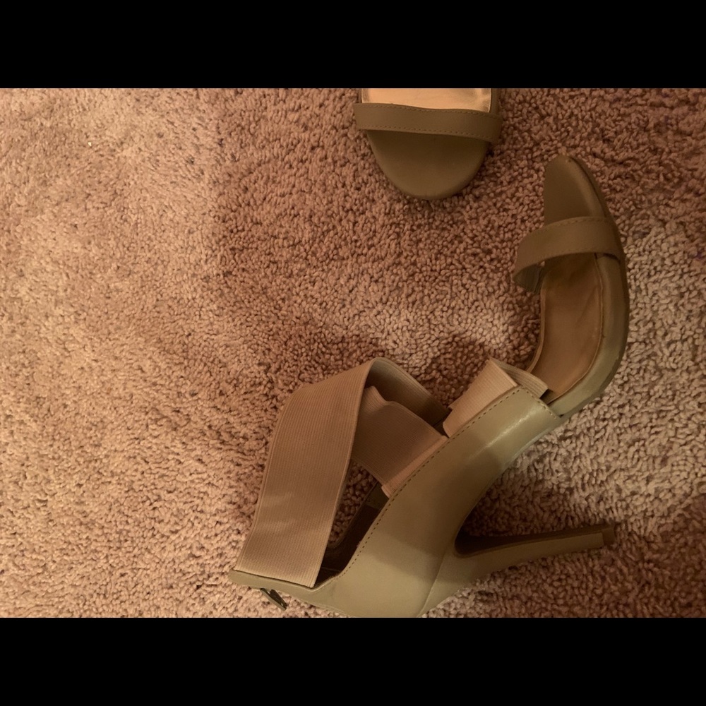 Heels - Picture 2 of 4